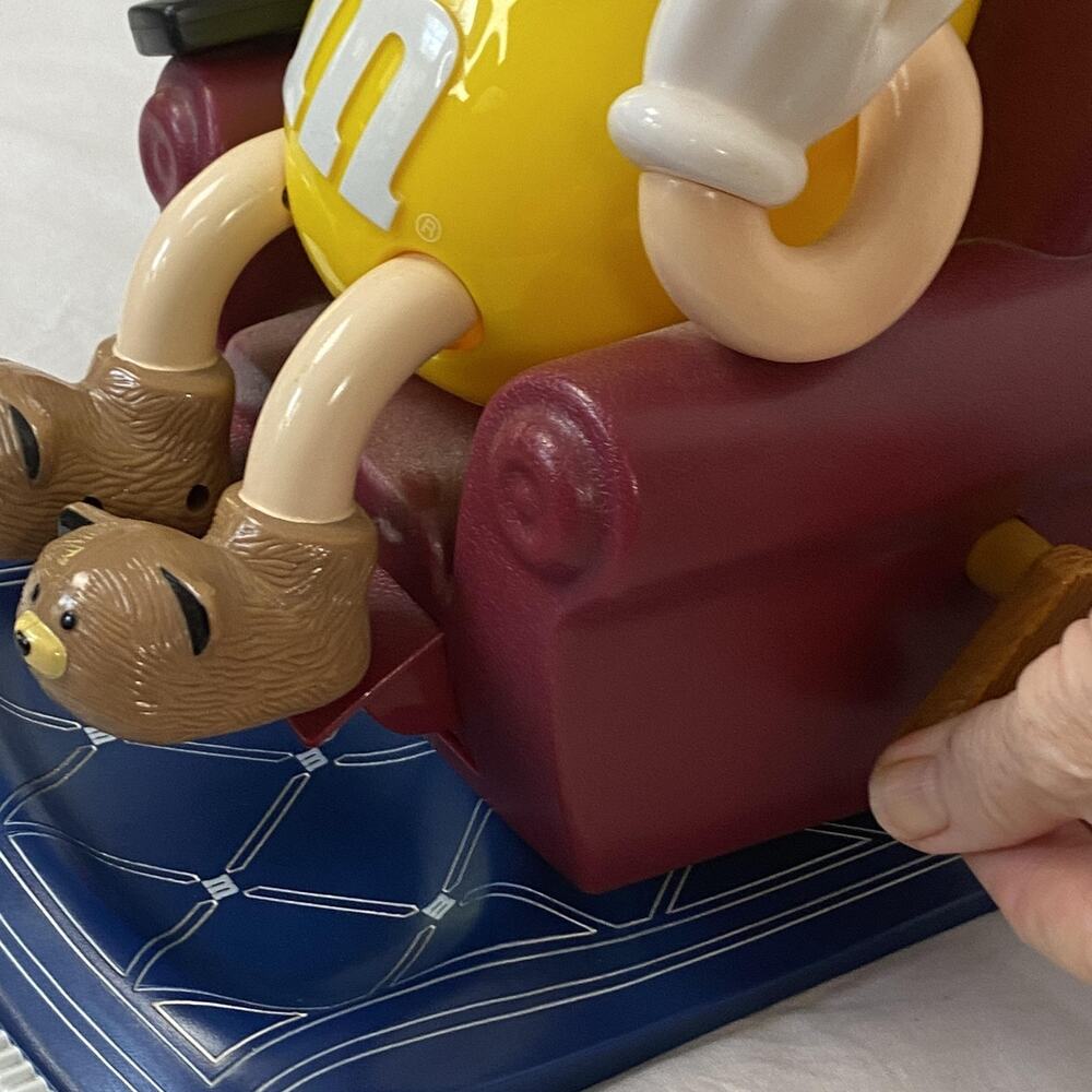 Vintage 1999 M&M's Yellow Candy Dispenser Recliner Chair Remote Couch Potato - Picture 3 of 14